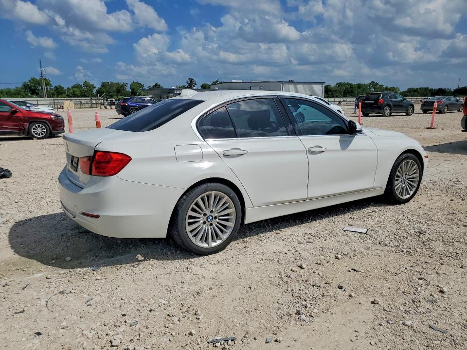 2013 BMW VIN WBA3B5C58DF593943 COPART salvage auction — MINOR DENT/SCRATCHES, Tx - Certificate Of Title (P), sold $3,250 on 2026-07-27 (photo 3)