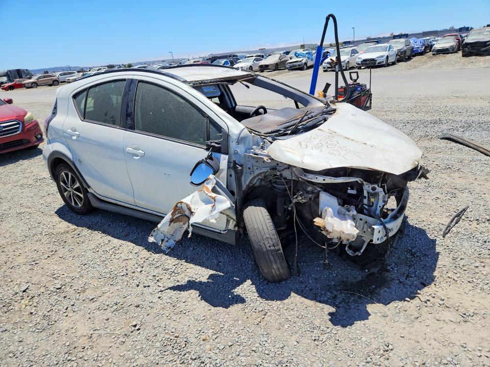 2018 Toyota Prius c VIN JTDKDTB3XJ1612272 COPART salvage auction — ALL OVER, CA - DIS/DLR/EXP ONLY CLEAN TITLE, sold $1,300 on 2026-07-31 (photo 4)