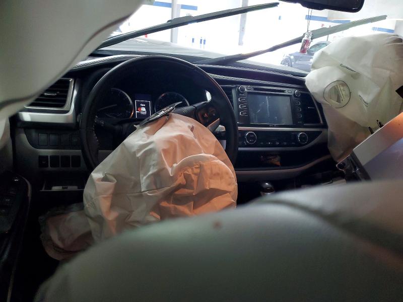 2015 Toyota Highlander VIN 5TDJKRFHXFS191996 COPART salvage auction — FRONT END, VA - CERT OF TITLE - SALVAGE, sold $5,200 on 2026-07-31 (photo 8)