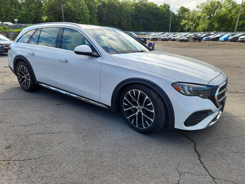 2026 Mercedes-benz E-klasse VIN W1KLH6FB2TA233061 COPART salvage auction — WATER/FLOOD, Ny - Mv907A-Flood Salvage, sold $31,250 on 2026-08-24 (photo 4)