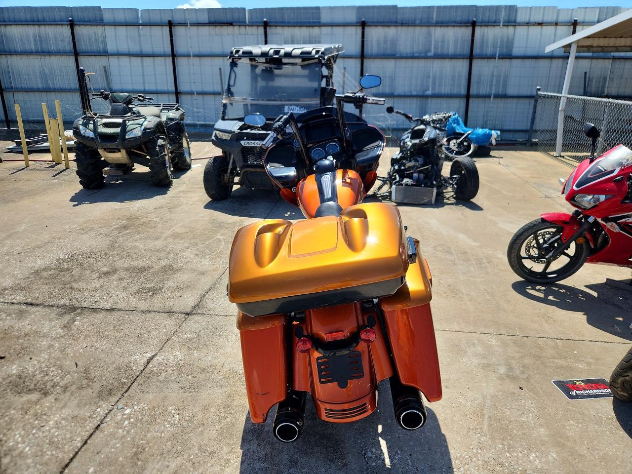 2019 Harley-Davidson fl VIN 1HD1KTP13KB601021 COPART salvage auction — Side, Sv - Salvage Title, sold $9,500 on 2026-09-24 (photo 4)