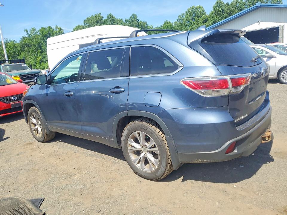 2014 Toyota Highlander VIN 5TDJKRFH1ES008922 COPART salvage auction — MINOR DENT/SCRATCHES, MA - CERTIFICATE OF TITLE, sold $10,900 on 2026-07-30 (photo 2)