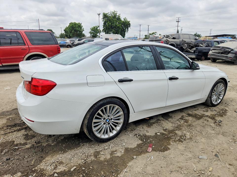 2012 BMW 3er VIN WBA3A5C59CF257333 COPART salvage auction — FRONT END, Ca - Dlr/Dis/Exp Only Salvage Title, sold $1,150 on 2026-07-09 (photo 3)