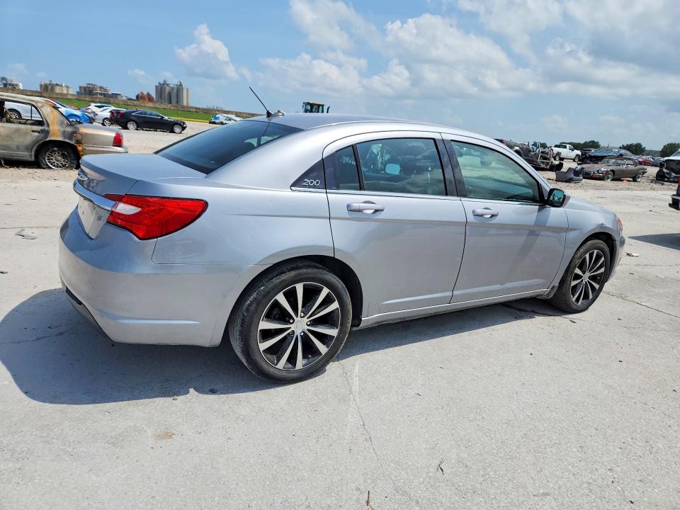 2014 Chrysler 200 VIN 1C3CCBBB8EN107617 COPART salvage auction — MINOR DENT/SCRATCHES, La - Permit To Sell (P), sold $225 on 2026-09-02 (photo 3)
