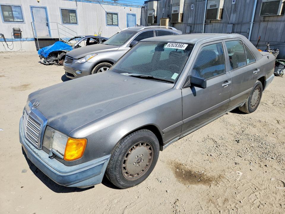 1989 Mercedes-benz VIN WDBEA30D6KA878020 COPART salvage auction — MINOR DENT/SCRATCHES, Ca - Dis/Dlr/Exp Clean W/Salv Hist, sold $350 on 2026-07-27 (photo 1)
