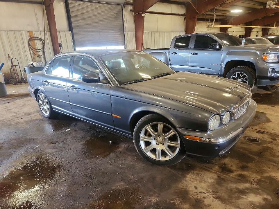 2004 Jaguar Xj series VIN SAJWA71C64SG22528 COPART salvage auction — MINOR DENT/SCRATCHES, Mi - Dealer Only Clean Title, sold $525 on 2026-07-31 (photo 4)