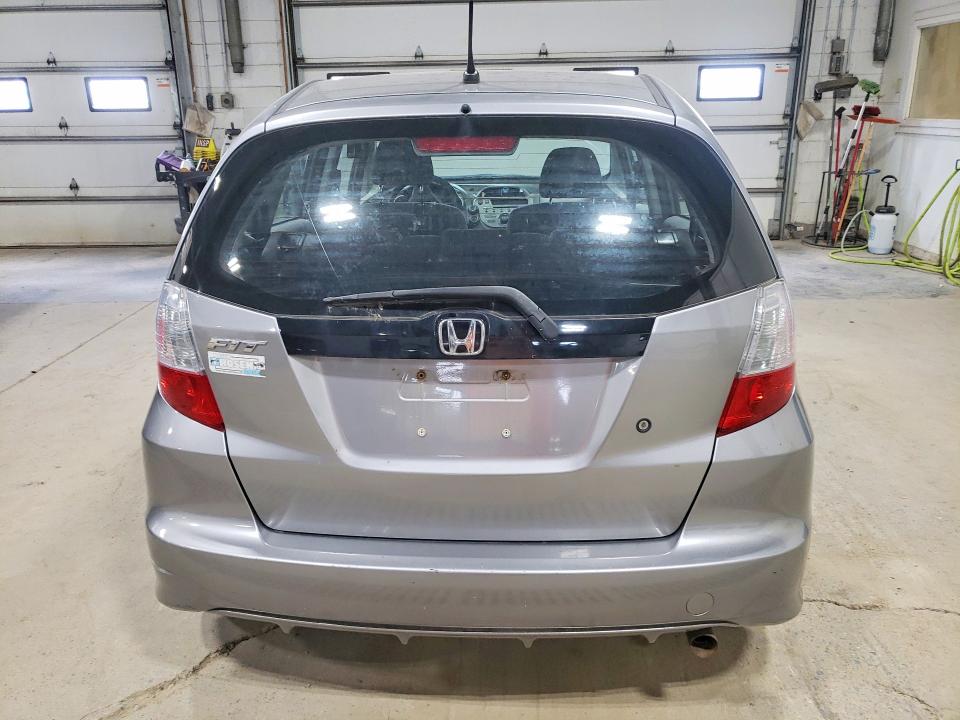 2010 Honda Fit VIN JHMGE8H23AC019161 COPART salvage auction — MINOR DENT/SCRATCHES, Mn - Non Public Clean Title, sold $200 on 2026-07-28 (photo 6)