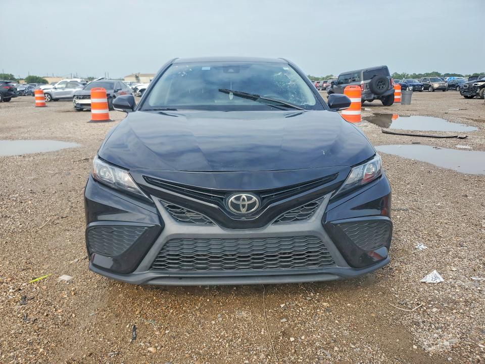 2022 Toyota Camry VIN 4T1G11AKXNU618651 COPART salvage auction — MINOR DENT/SCRATCHES, TX - CERTIFICATE OF TITLE (P), sold $7,100 on 2026-07-30 (photo 5)