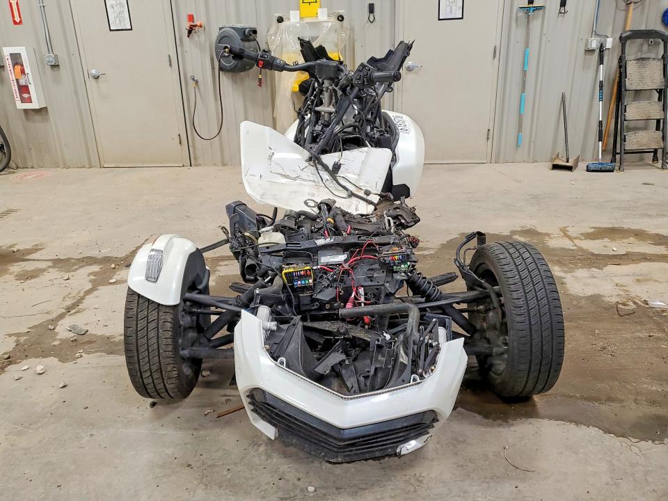 2021 Can-am/ brp Spyder VIN 2BXREDD29MV000397 COPART salvage auction — FRONT END, Sd - Cert Of Title-Salvage, sold $80 on 2026-10-14 (photo 2)