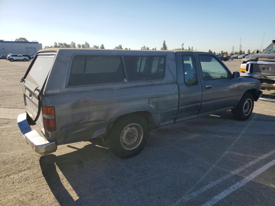 1991 Toyota Pickup VIN JT4RN93P1M5038691 COPART salvage auction — ALL OVER, CA - DIS/DLR/EXP ONLY CLEAN TITLE, sold $1,650 on 2026-07-28 (photo 3)