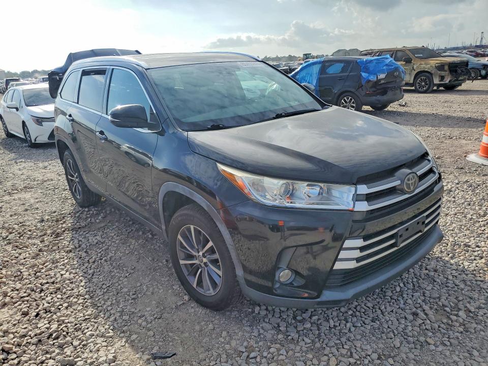 2019 Toyota VIN 5TDKZRFH5KS333844 COPART salvage auction — REAR END, TX - SALVAGE VEHICLE TITLE (P), sold $8,000 on 2026-07-16 (photo 4)