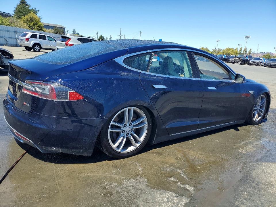 2013 Tesla Model s VIN 5YJSA1CP4DFP25743 COPART salvage auction — MINOR DENT/SCRATCHES, CA - CERTIFICATE OF TITLE, sold $2,200 on 2026-09-08 (photo 3)