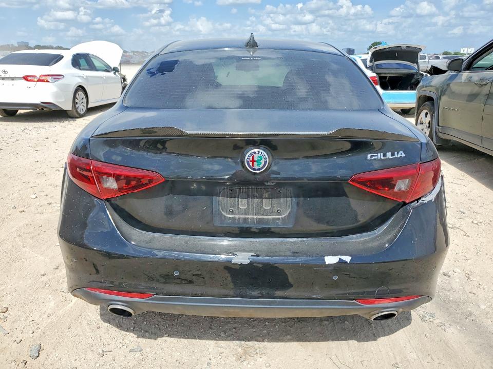 2019 Alfa romeo Giulia VIN ZARFAMBN7K7600909 COPART salvage auction — MINOR DENT/SCRATCHES, Tx - Cert Of Title-Rebuilt Salvage, sold $6,600 on 2026-07-30 (photo 6)