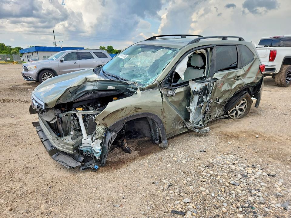 2021 Subaru Forester VIN JF2SKAJCXMH427843 COPART salvage auction — FRONT END, TX - SALVAGE VEHICLE TITLE, sold $425 on 2026-07-30 (photo 1)