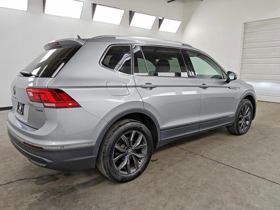 2022 Volkswagen Tiguan VIN 3VV2B7AX4NM142400 COPART salvage auction — MINOR DENT/SCRATCHES, Il - Certificate Of Title, sold $11,700 on 2026-07-28 (photo 3)