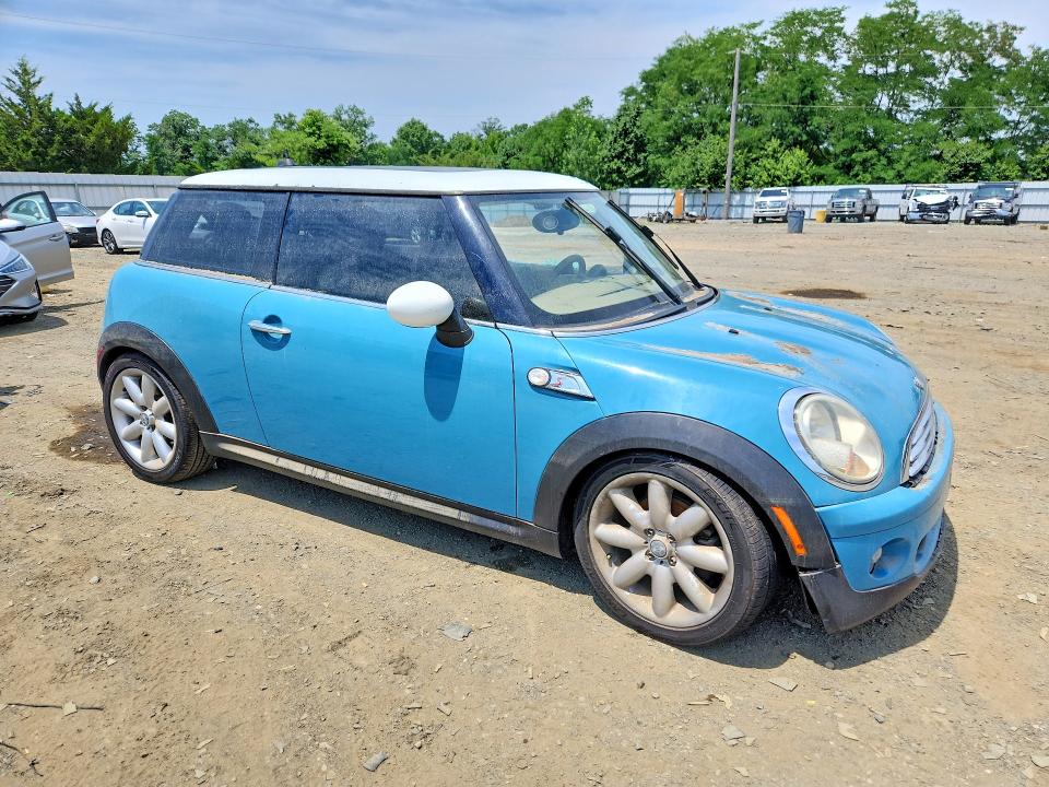 2010 Mini Cooper VIN WMWMF3C51ATZ22704 COPART salvage auction — WATER/FLOOD, Nj - Cert Of Title-Salvage Flood, sold $225 on 2026-08-17 (photo 4)