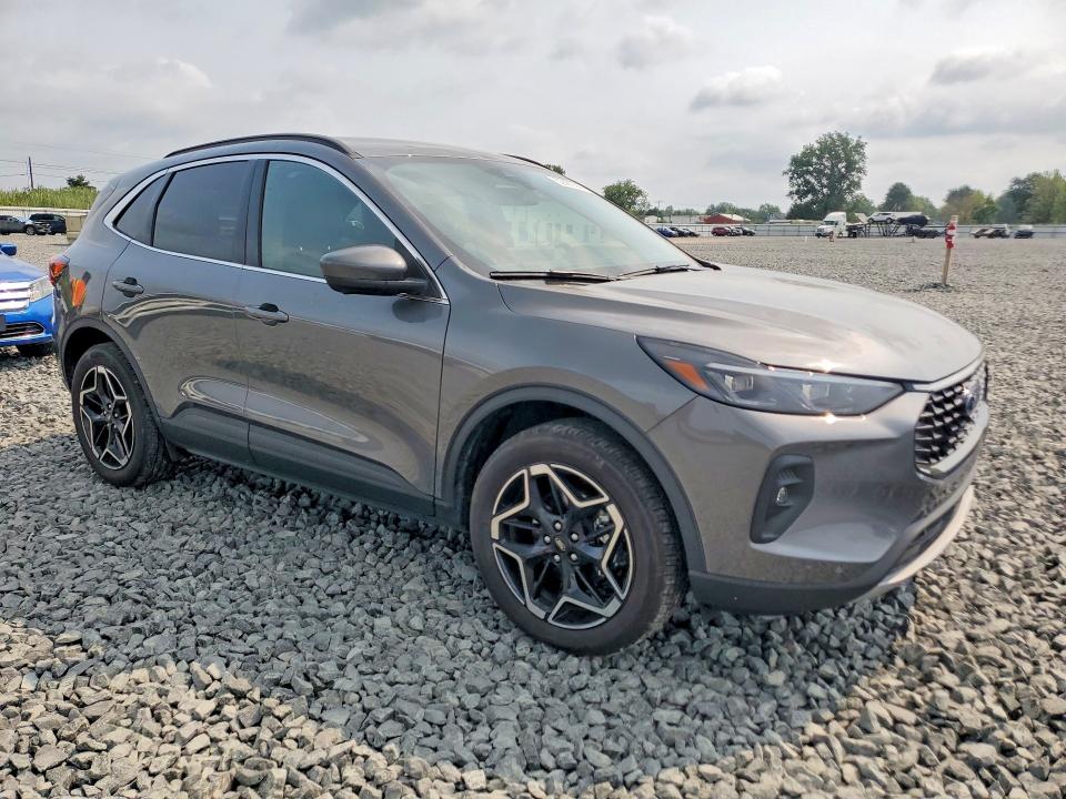 2025 Ford Escape VIN 1FMCU9JZ4SUB63194 COPART salvage auction — HAIL, Oh - Cert Of Title-Salvage, sold $17,000 on 2026-08-20 (photo 4)