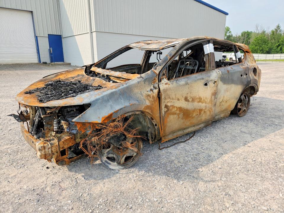 2016 Toyota Rav4 VIN JTMBFREV1GJ077450 COPART salvage auction — BURN, Ny - Mv-907A Salvage Certificate, sold $250 on 2026-07-27 (photo 1)
