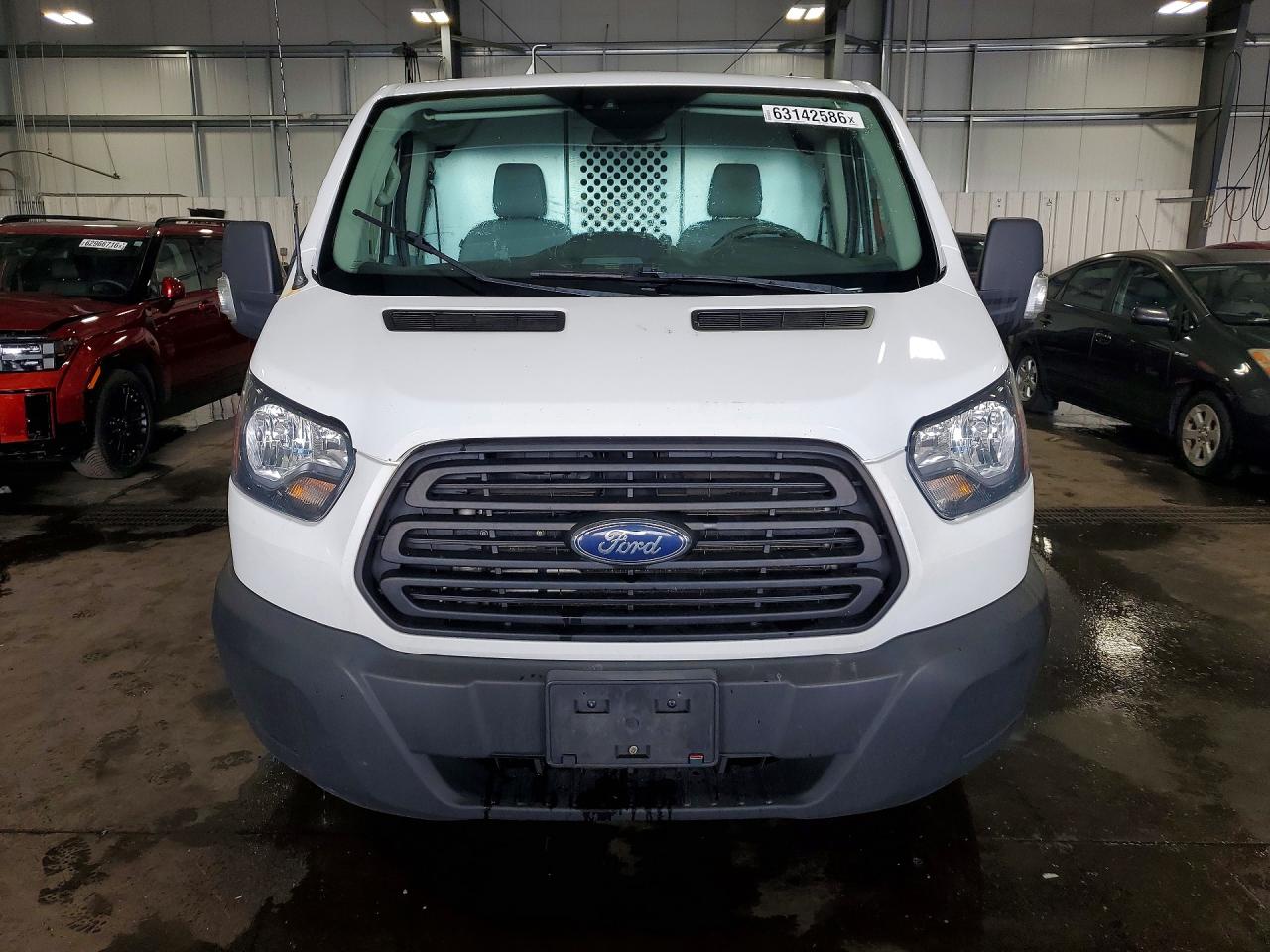 2019 Ford Transit VIN 1FTYR2ZM1KKA09386 COPART salvage auction — Side, MN - CERT OF TITLE-SALVAGE, sold $3,000 on 2026-09-30 (photo 5)