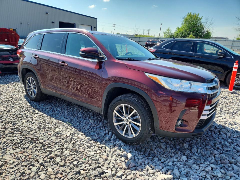 2019 Toyota Highlander VIN 5TDJZRFH4KS970378 COPART salvage auction — SIDE, Salvage Title, sold $225 on 2026-07-27 (photo 4)