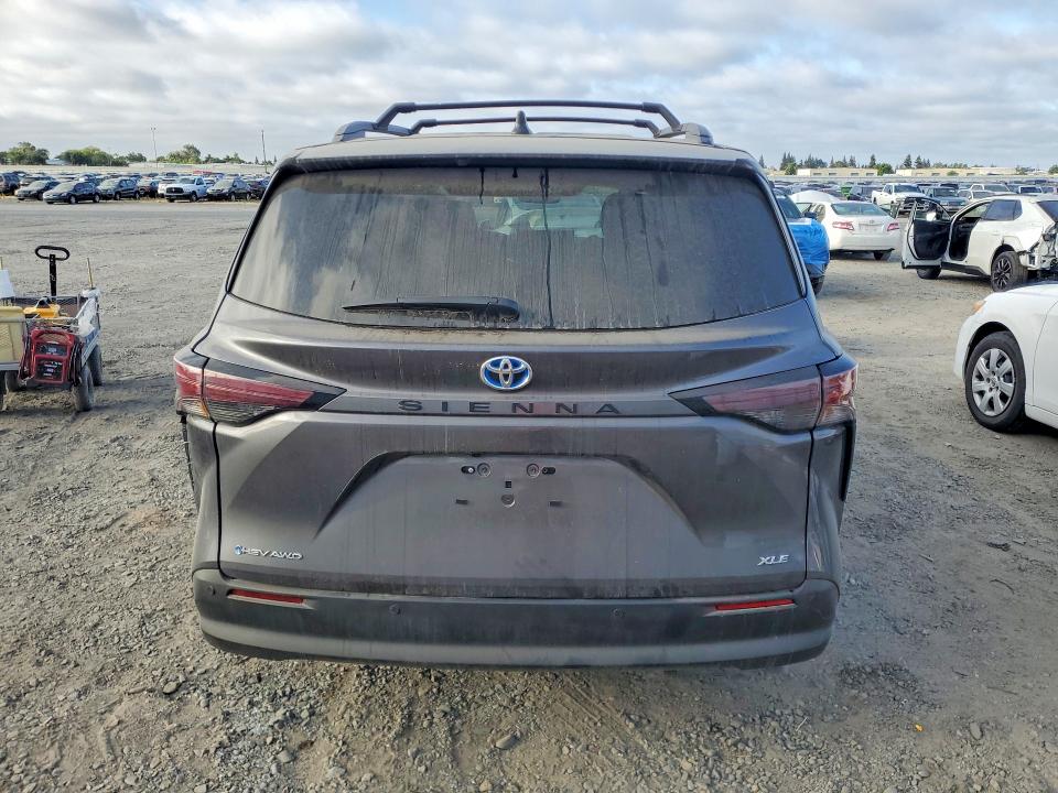 2025 Toyota Sienna VIN 5TDJSKFC6SS225955 COPART salvage auction — SIDE, Salvage Title, sold $12,600 on 2026-07-09 (photo 6)