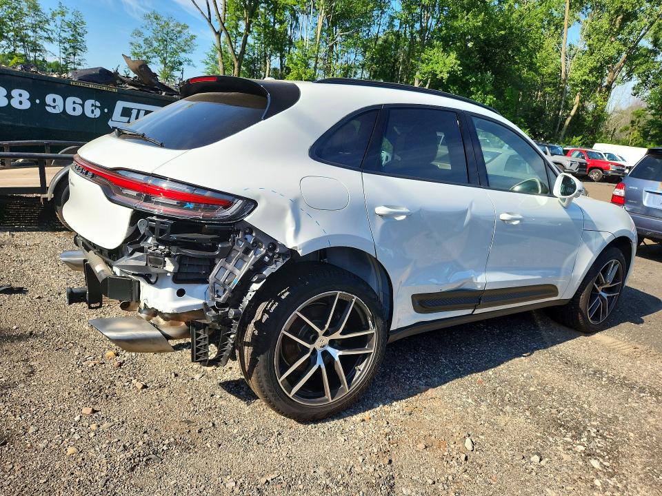 2025 Porsche Macan VIN WP1AA2A50SLB09114 COPART salvage auction — REAR END, Ct - Cert Of Title-Salvage, sold $31,250 on 2026-07-14 (photo 3)