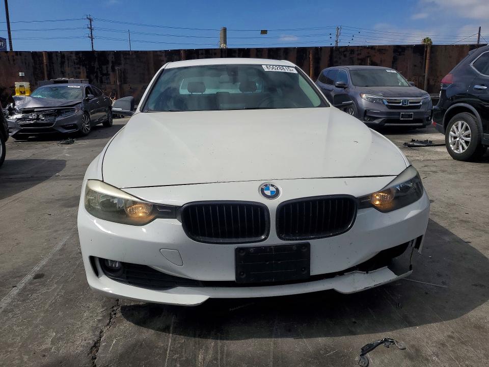 2015 BMW 3er VIN WBA3B1G56FNT07650 COPART salvage auction — FRONT END, Ca - Dis/Dlr/Exp Only Clean Title, sold $1,700 on 2026-07-22 (photo 5)