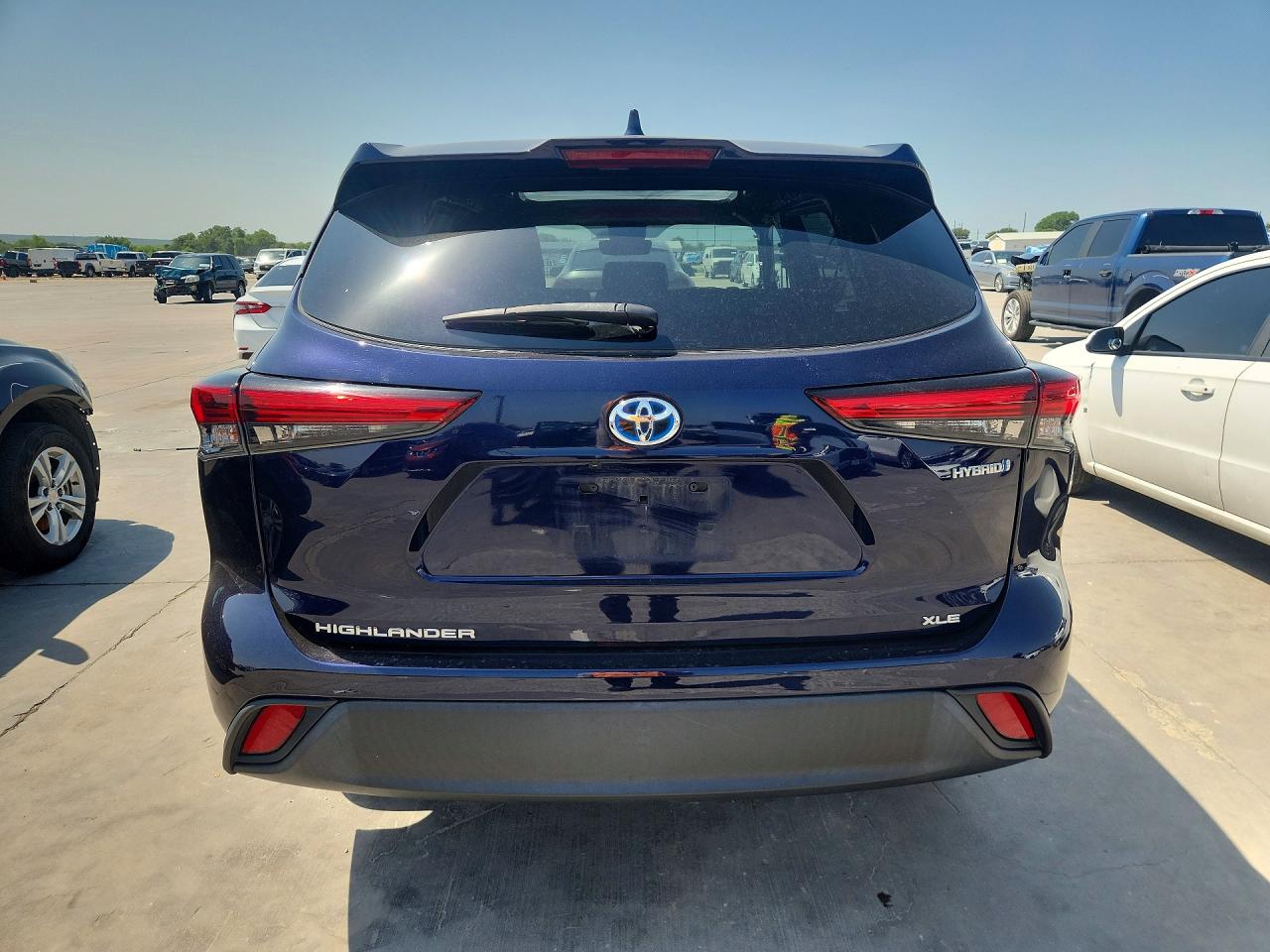2022 Toyota VIN 5TDGARAH4NS511395 COPART salvage auction — Hail, Ct - Clean Title, sold $18,000 on 2026-08-20 (photo 6)