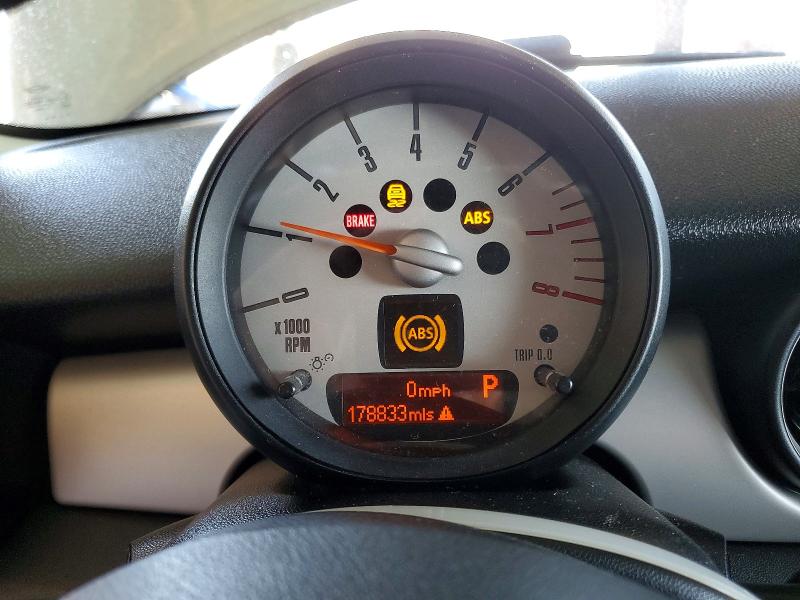 2011 Mini Cooper VIN WMWSU3C50BT251363 COPART salvage auction — MINOR DENT/SCRATCHES, CA - DIS/DLR/EXP ONLY CLEAN TITLE, sold $400 on 2026-07-09 (photo 9)