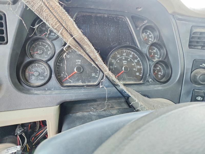 2020 Peterbilt 579 VIN 1XPBD49X1LD675937 COPART salvage auction — NORMAL WEAR, AR - CERTIFICATE OF TITLE, sold $10,900 on 2026-09-03 (photo 9)
