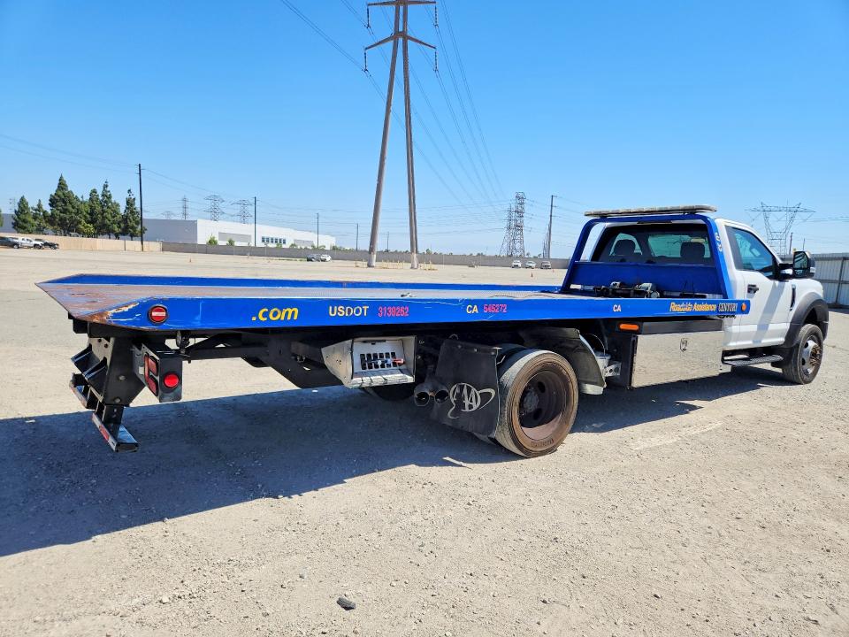 2017 Ford F-550 super duty VIN 1FDUF5GT6HEC49264 COPART salvage auction — MINOR DENT/SCRATCHES, CA - DIS/DLR/EXP ONLY CLEAN TITLE (P), sold $26,000 on 2026-07-23 (photo 3)