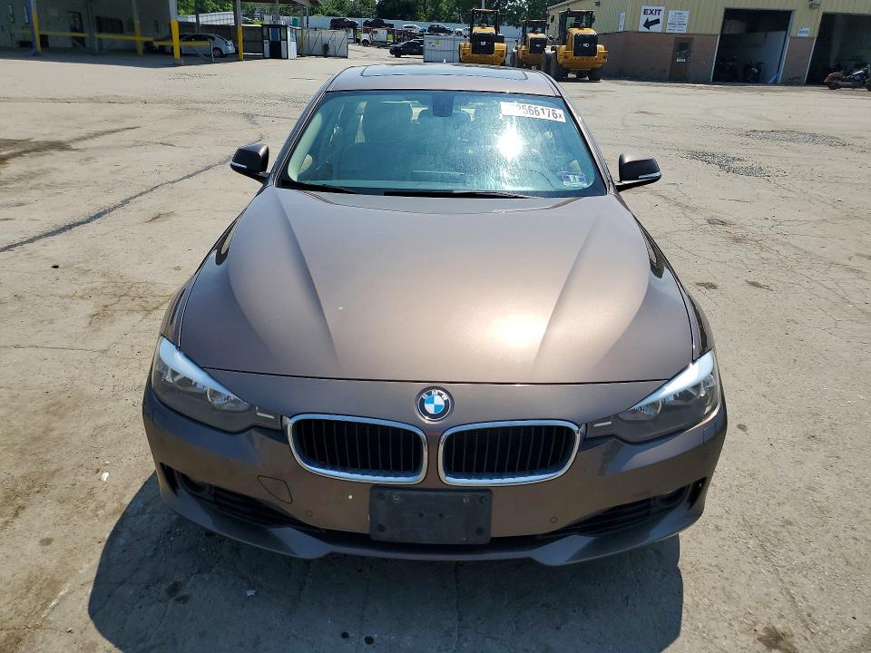 2015 BMW 3er VIN WBA3B5G57FNS13753 COPART salvage auction — MINOR DENT/SCRATCHES, Nj - Certificate Of Title, sold $1,500 on 2026-08-13 (photo 5)