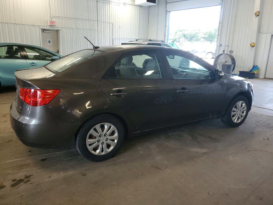 2010 Kia Forte VIN KNAFU4A21A5275237 COPART salvage auction — MINOR DENT/SCRATCHES, MN - CERTIFICATE OF TITLE, sold $500 on 2026-07-09 (photo 3)