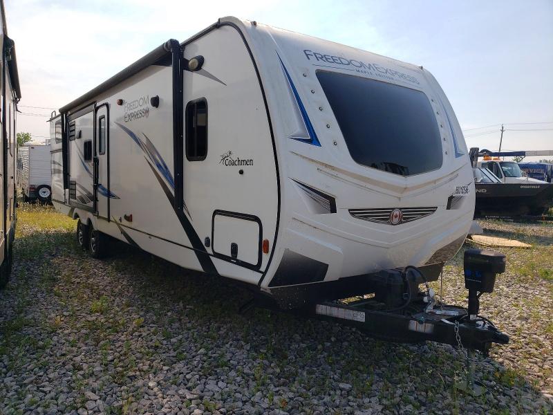 2020 Coach Freedom VIN 5ZT2FEXB9LW010022 COPART salvage auction — UNDERCARRIAGE, ON - PERMIT NO BRAND - UNFIT, sold $3,250 on 2026-07-28 (photo 1)