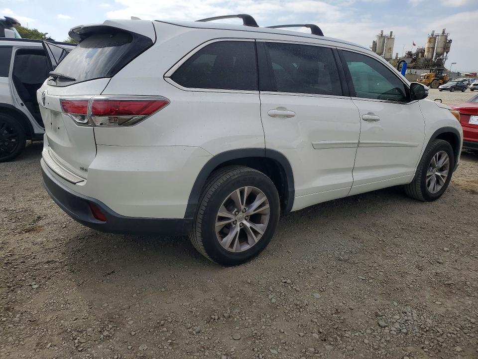 2015 Toyota VIN 5TDKKRFHXFS079476 COPART salvage auction — MINOR DENT/SCRATCHES, CA - DIS/DLR/EXP ONLY CLEAN TITLE, sold $5,900 on 2026-07-24 (photo 3)