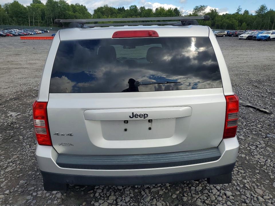 2011 Jeep Patriot VIN 1J4NF1GB9BD276619 COPART salvage auction — MINOR DENT/SCRATCHES, PA - CERT OF TITLE, sold $1,350 on 2026-08-12 (photo 6)