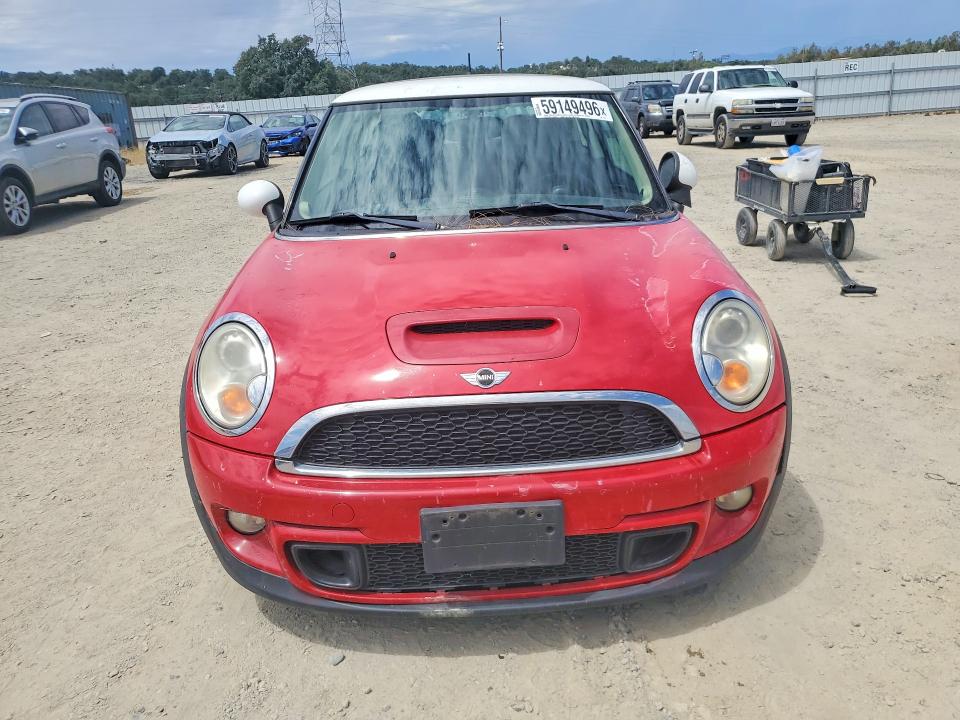 2011 Mini Cooper VIN WMWSV3C5XBTY12231 COPART salvage auction — MINOR DENT/SCRATCHES, Ca - Dis/Dlr/Exp App For Dup Clean, sold $300 on 2026-09-04 (photo 5)