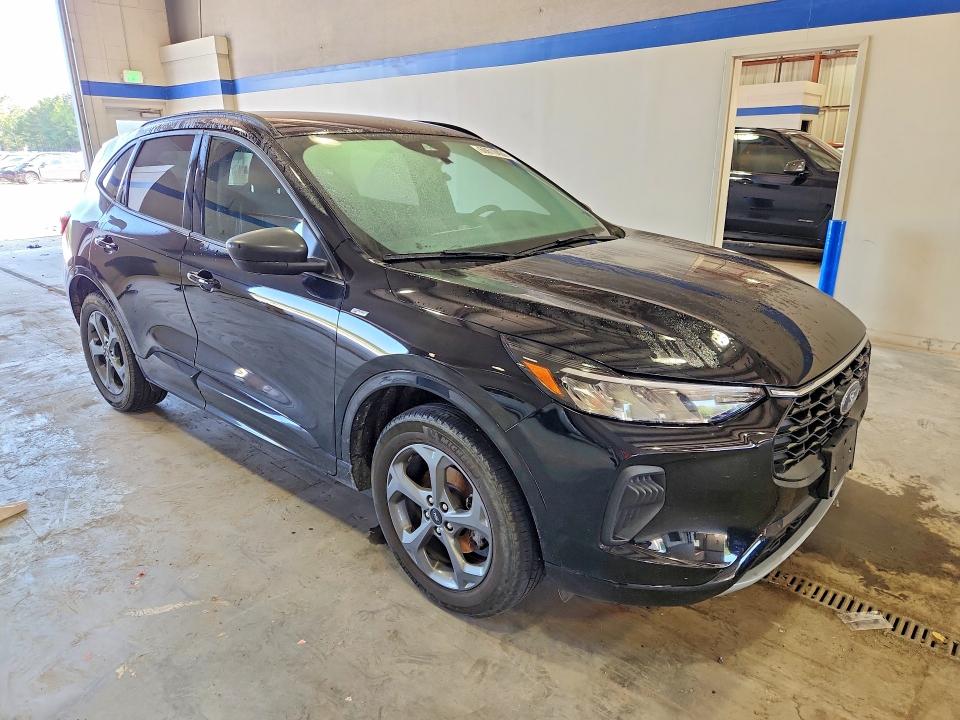 2023 Ford Escape VIN 1FMCU9MN0PUB39331 COPART salvage auction — STRIPPED, Va - Cert Of Title - Salvage, sold $7,600 on 2026-08-21 (photo 4)