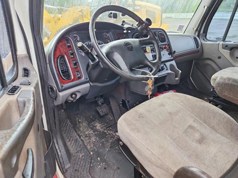2017 Frht - freightliner VIN 1FVACWDTXHHHV7740 COPART salvage auction — UNDERCARRIAGE, WV - SALVAGE CERTIFICATE, sold $10,200 on 2026-08-19 (photo 8)
