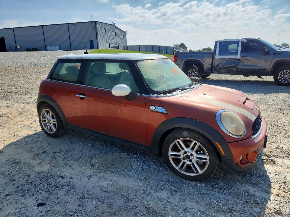2011 Mini Cooper VIN WMWSV3C52BTY12031 COPART salvage auction — FRONT END, NC - CERTIFICATE OF TITLE, sold $250 on 2026-08-05 (photo 4)