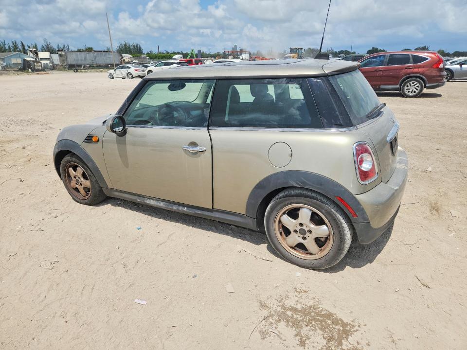 2011 Mini Cooper VIN WMWSU3C58BTX96727 COPART salvage auction — MECHANICAL, FL - CERTIFICATE OF TITLE, sold $250 on 2026-07-28 (photo 2)