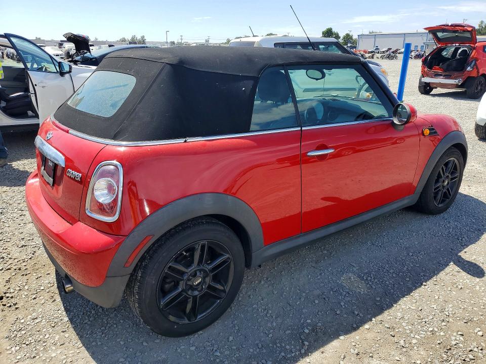 2015 Mini Cooper VIN WMWZN3C57FT862136 COPART salvage auction — MINOR DENT/SCRATCHES, CA - APP FOR DUP CLEAN OR AC, sold $1,100 on 2026-07-31 (photo 3)