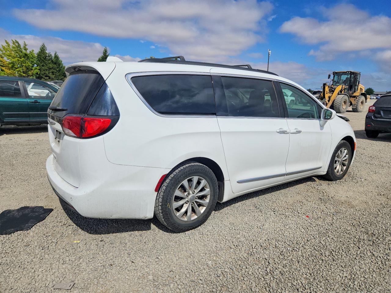 2017 Chrysler Pacifica VIN 2C4RC1BG2HR815929 COPART salvage auction — Front End, Sc - Salvage Title, sold $3,350 on 2026-09-22 (photo 3)