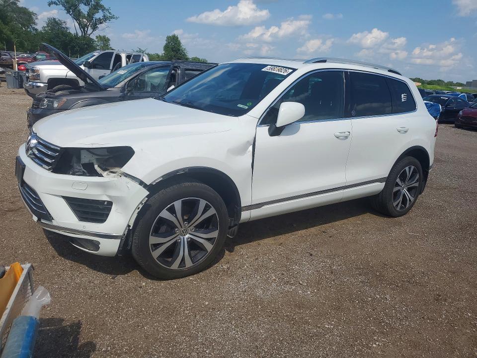 2017 Volkswagen Touareg VIN WVGRF7BP1HD006060 COPART salvage auction — FRONT END, Ia - Cert Of Title-Salvage Title, sold $1,300 on 2026-07-31 (photo 1)