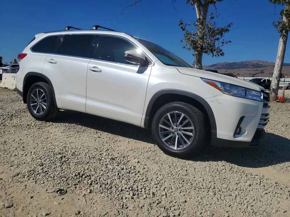 2018 Toyota Highlander VIN 5TDJZRFH3JS842129 COPART salvage auction — SIDE, Ca - Salvage Certificate, sold $7,800 on 2026-07-28 (photo 4)