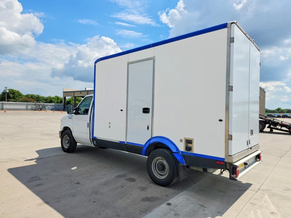 2023 Ford Econoline VIN 1FDWE3FKXPDD00813 COPART salvage auction — NORMAL WEAR, TX - CERTIFICATE OF TITLE, sold $9,400 on 2026-07-29 (photo 2)