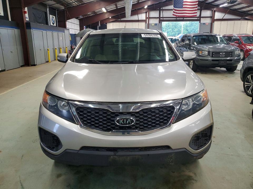 2013 Kia Sorento VIN 5XYKTCA64DG416539 COPART salvage auction — MINOR DENT/SCRATCHES, Ct - Certificate Of Title, sold $450 on 2026-07-09 (photo 5)