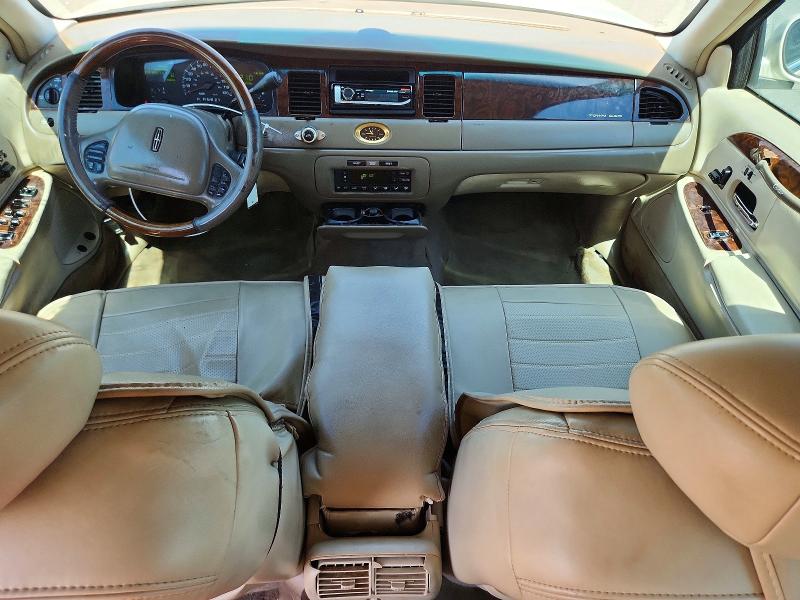 2000 Lincoln TOWN CAR VIN 1LNHM83W7YY765303 COPART salvage auction — MINOR DENT/SCRATCHES, AL - CERTIFICATE OF TITLE (P), sold $225 on 2026-07-29 (photo 8)