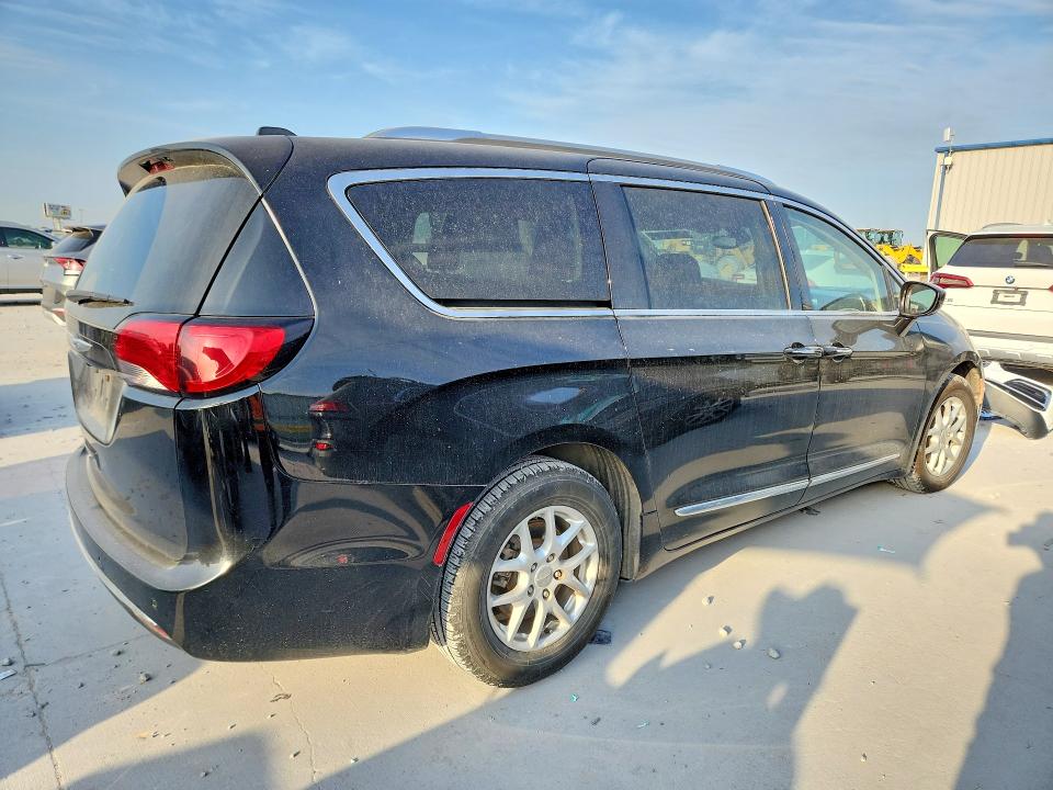 2020 Chrysler Pacifica VIN 2C4RC1BGXLR284844 COPART salvage auction — WATER/FLOOD, TX - SALVAGE TITLE-FLOOD DAMAGE (P), sold $2,300 on 2026-10-21 (photo 3)