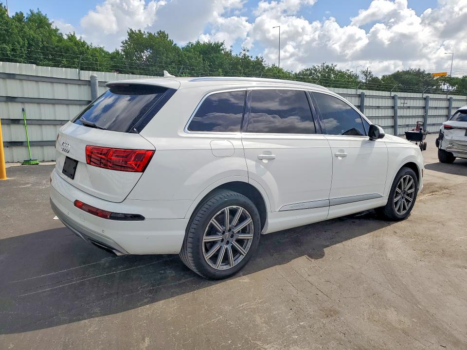 2019 Audi Q7 VIN WA1LAAF73KD014615 COPART salvage auction — MINOR DENT/SCRATCHES, FL - CERTIFICATE OF TITLE (P), sold $2,550 on 2026-07-27 (photo 3)